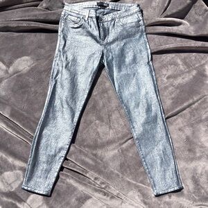 Kut from the Kloth Connie ankle skinny stretch denim silver coated jeans